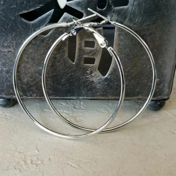 Minimalist Classic Sleek Silver Large Hoop Earrings 50mm 2" Leverback - Picture 1 of 6